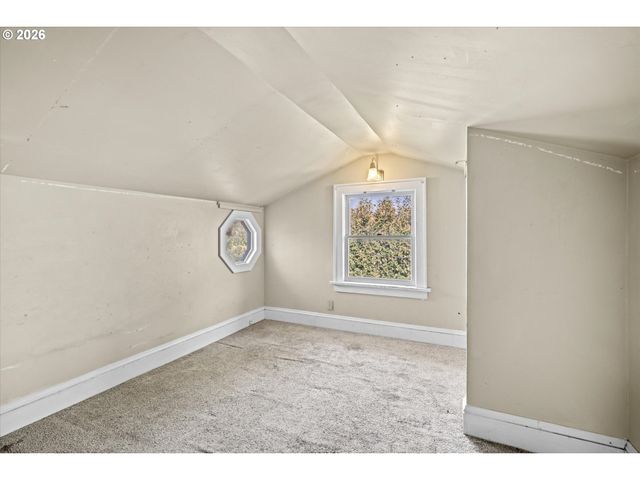 12020 Ne SAN RAFAEL St, Portland, OR 97220