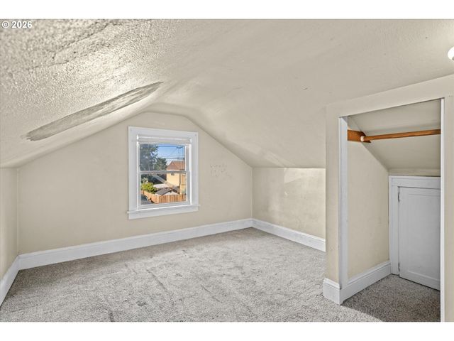 12020 Ne SAN RAFAEL St, Portland, OR 97220