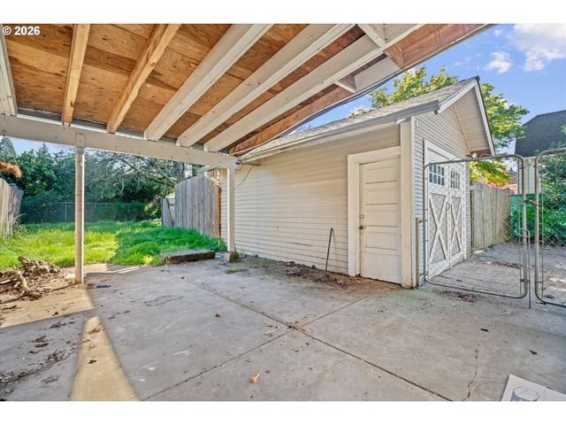 12020 Ne SAN RAFAEL St, Portland, OR 97220