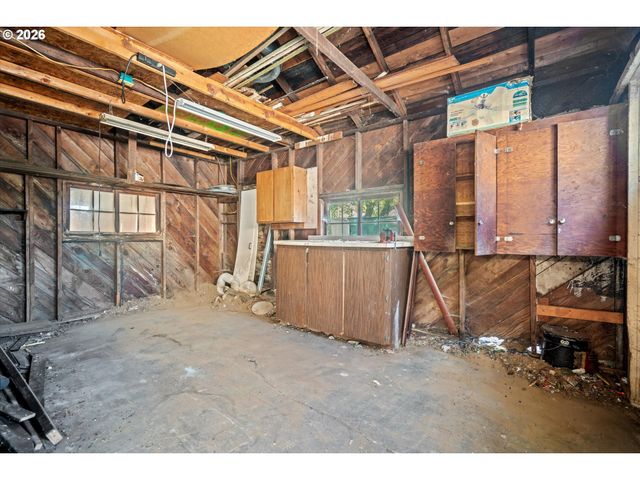 12020 Ne SAN RAFAEL St, Portland, OR 97220