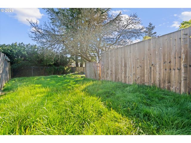 12020 Ne SAN RAFAEL St, Portland, OR 97220