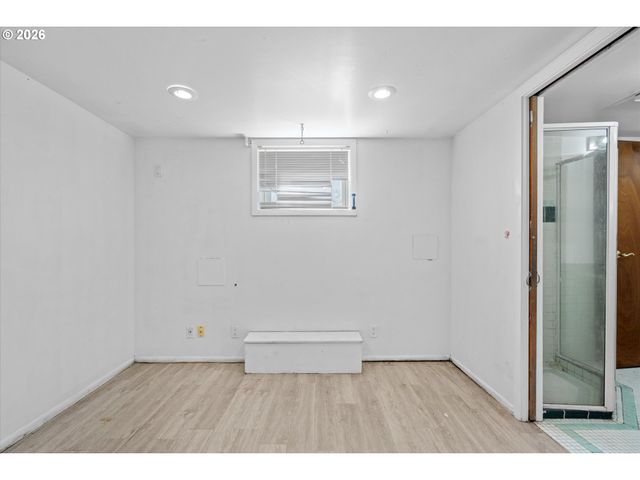 12020 Ne SAN RAFAEL St, Portland, OR 97220