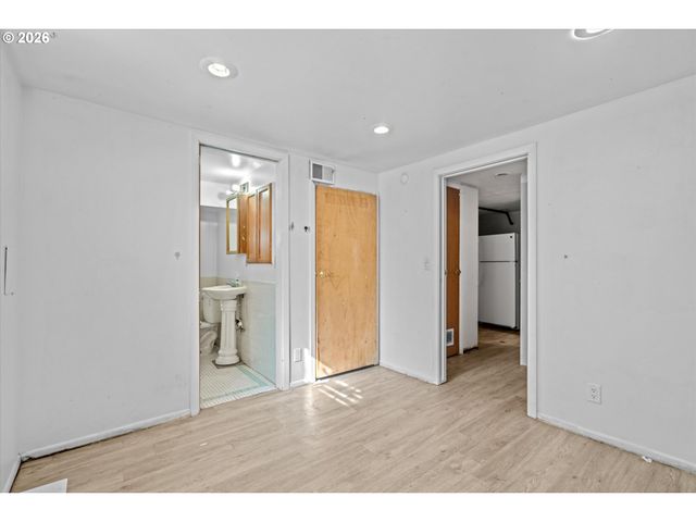 12020 Ne SAN RAFAEL St, Portland, OR 97220