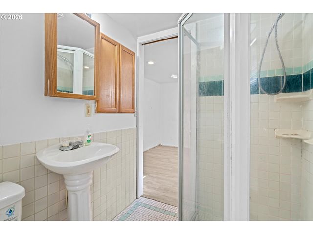 12020 Ne SAN RAFAEL St, Portland, OR 97220