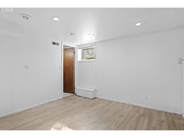 12020 Ne SAN RAFAEL St, Portland, OR 97220