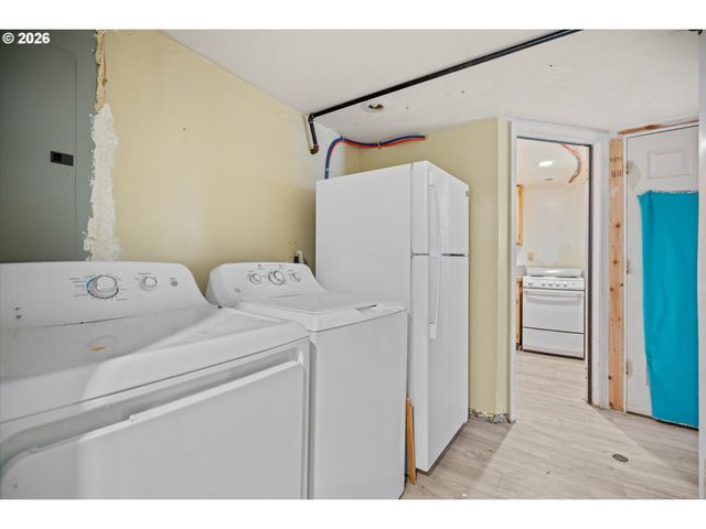 12020 Ne SAN RAFAEL St, Portland, OR 97220