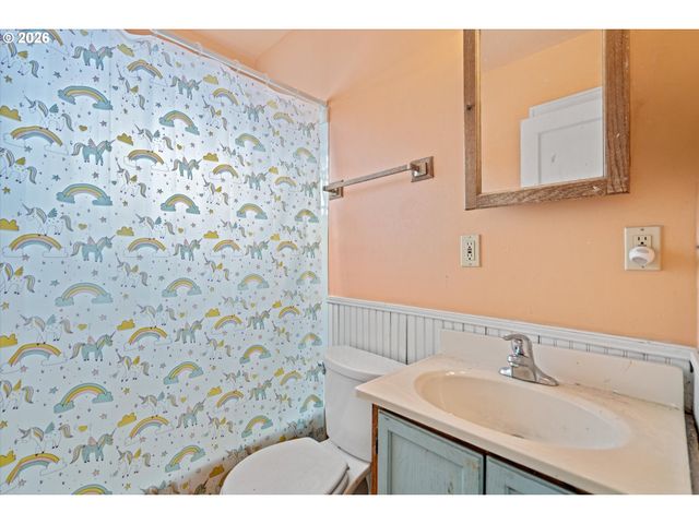 12020 Ne SAN RAFAEL St, Portland, OR 97220