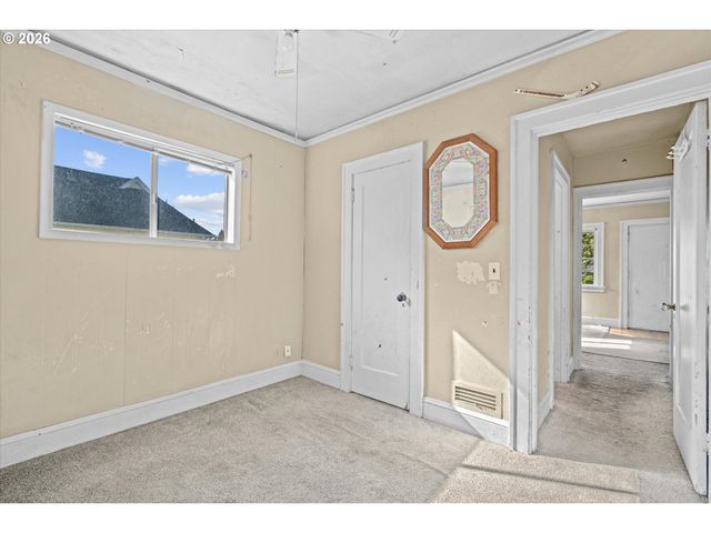 12020 Ne SAN RAFAEL St, Portland, OR 97220