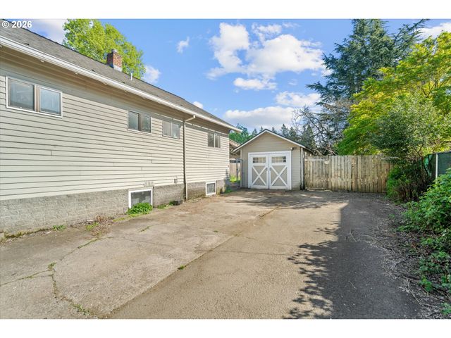 12020 Ne SAN RAFAEL St, Portland, OR 97220