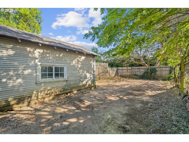 12020 Ne SAN RAFAEL St, Portland, OR 97220