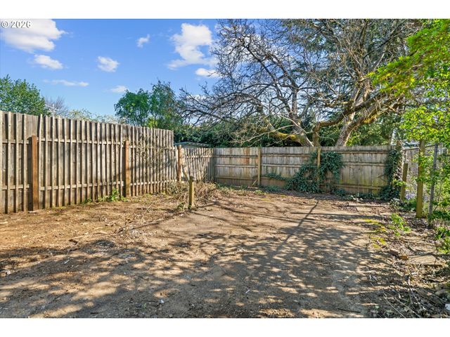 12020 Ne SAN RAFAEL St, Portland, OR 97220