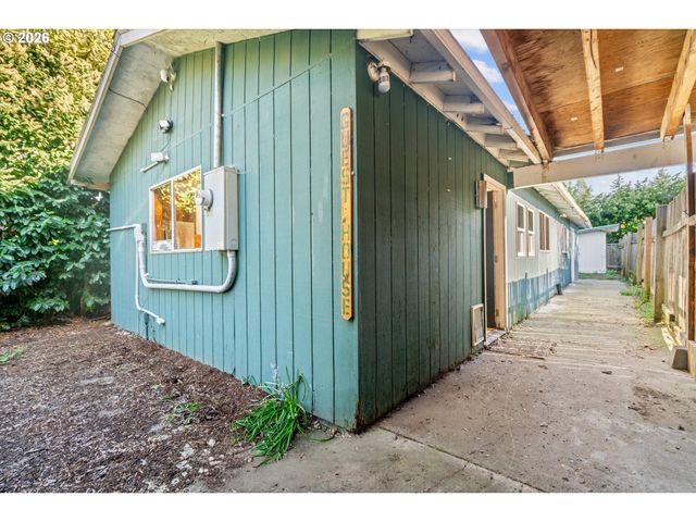 12020 Ne SAN RAFAEL St, Portland, OR 97220