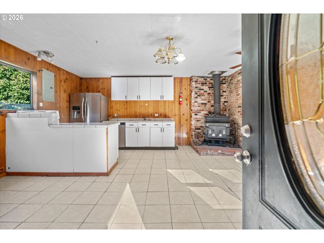 12020 Ne SAN RAFAEL St, Portland, OR 97220