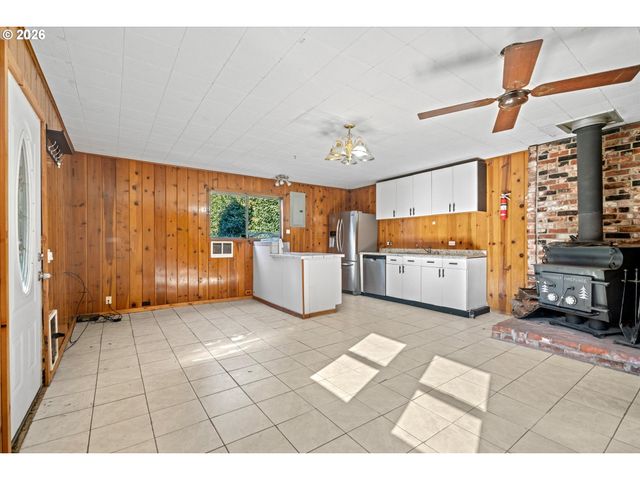 12020 Ne SAN RAFAEL St, Portland, OR 97220