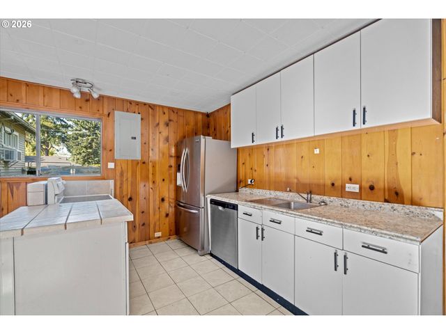 12020 Ne SAN RAFAEL St, Portland, OR 97220