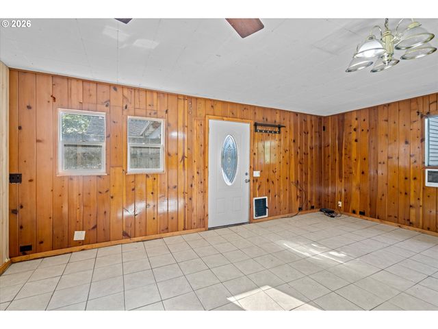 12020 Ne SAN RAFAEL St, Portland, OR 97220