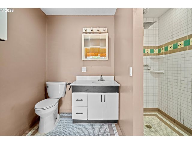 12020 Ne SAN RAFAEL St, Portland, OR 97220