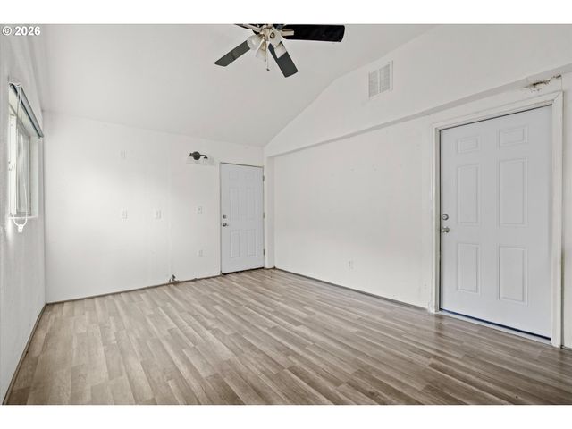 12020 Ne SAN RAFAEL St, Portland, OR 97220