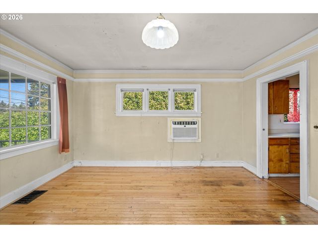 12020 Ne SAN RAFAEL St, Portland, OR 97220