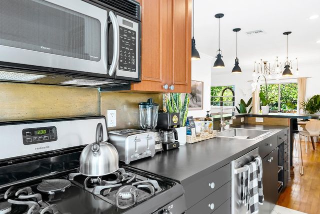 411 SW 10th Street, Fort Lauderdale, FL 33315