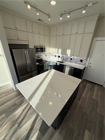 810 W 4th Street 421, Winston-salem, NC 27101