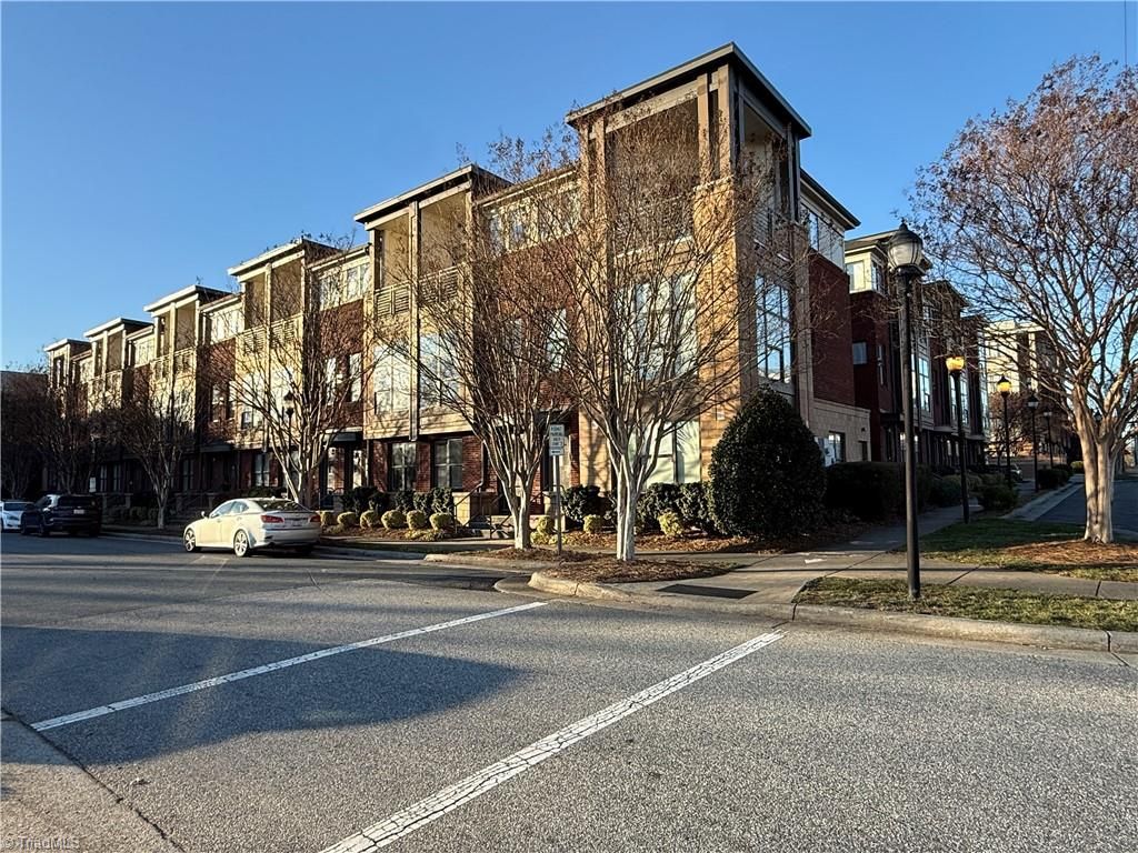 810 W 4th Street 421, Winston-salem, NC 27101