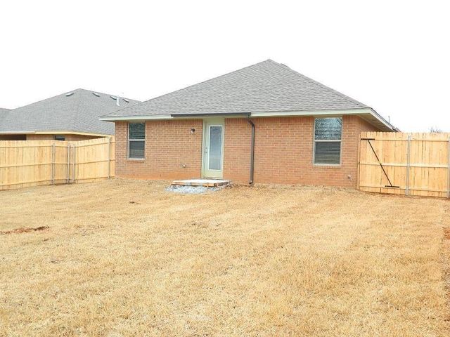 204 Saint Charles Way, Midwest City, OK 73130