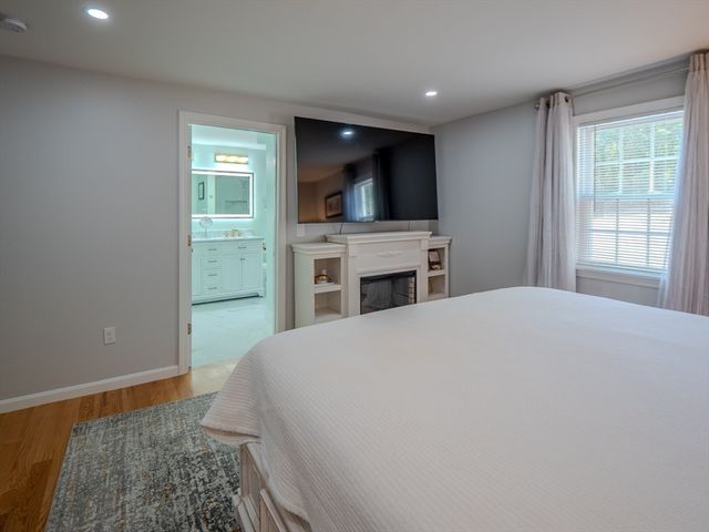 1 Dolge Ct, Oxford, MA 01540
