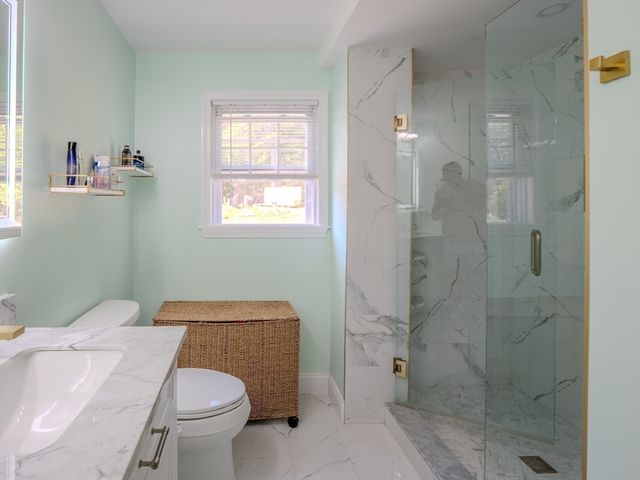 1 Dolge Ct, Oxford, MA 01540