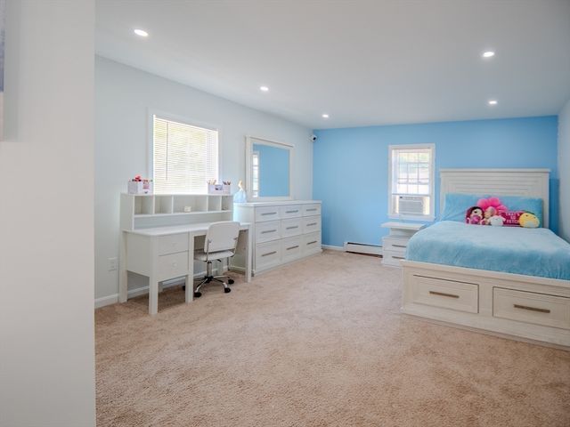 1 Dolge Ct, Oxford, MA 01540