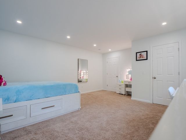 1 Dolge Ct, Oxford, MA 01540