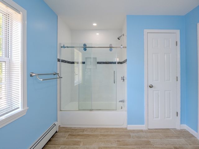 1 Dolge Ct, Oxford, MA 01540