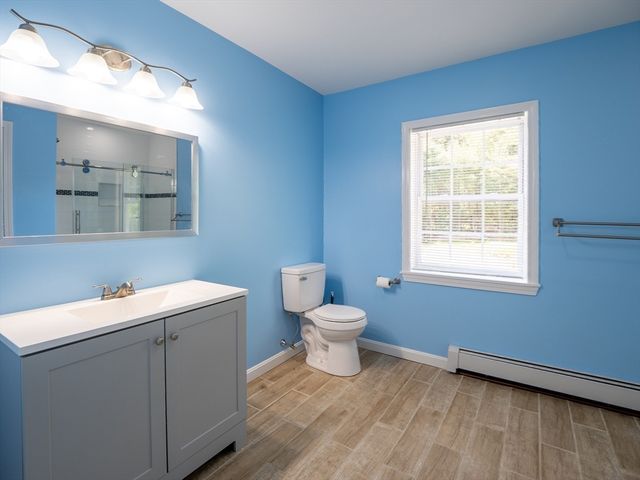 1 Dolge Ct, Oxford, MA 01540