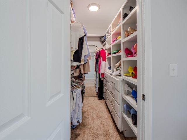 1 Dolge Ct, Oxford, MA 01540