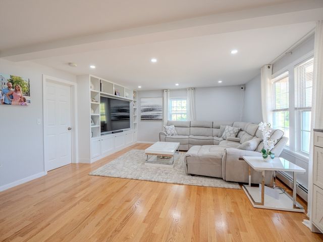 1 Dolge Ct, Oxford, MA 01540