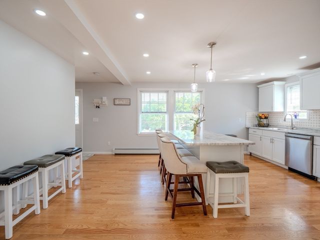 1 Dolge Ct, Oxford, MA 01540