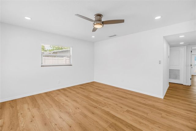 8607 MAY CIRCLE, Tampa, FL 33614