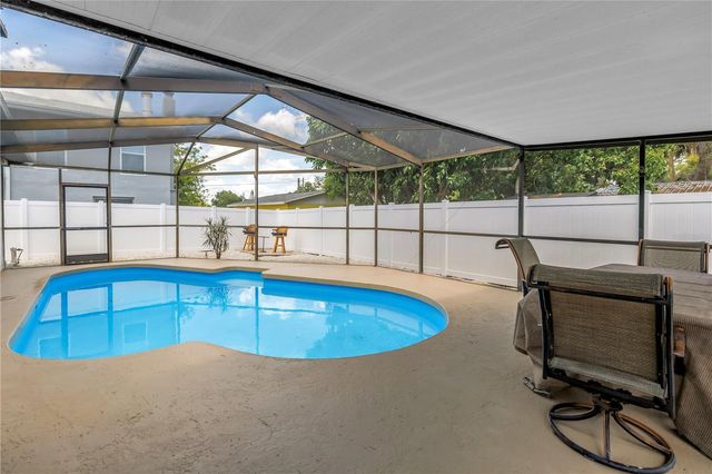 8607 MAY CIRCLE, Tampa, FL 33614
