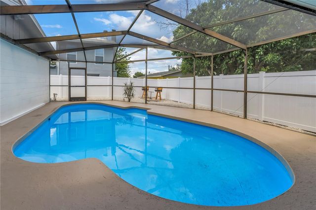 8607 MAY CIRCLE, Tampa, FL 33614