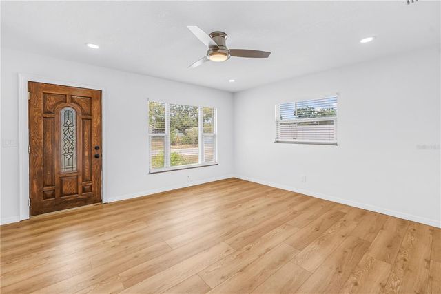 8607 MAY CIRCLE, Tampa, FL 33614