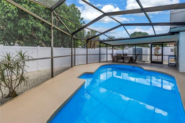 8607 MAY CIRCLE, Tampa, FL 33614