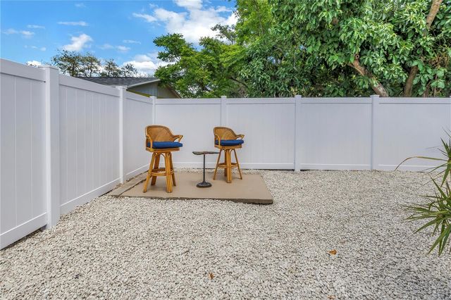 8607 MAY CIRCLE, Tampa, FL 33614