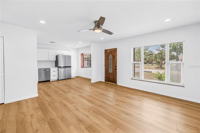 8607 MAY CIRCLE, Tampa, FL 33614