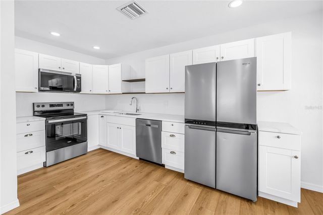 8607 MAY CIRCLE, Tampa, FL 33614