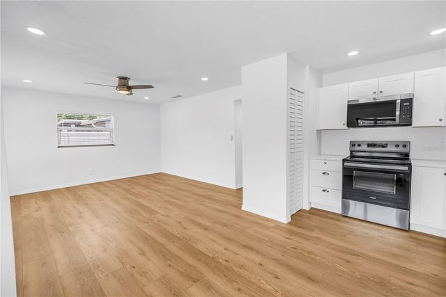 8607 MAY CIRCLE, Tampa, FL 33614