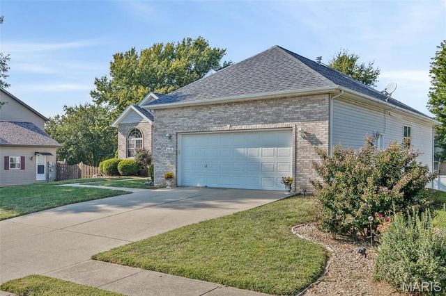 2645 Katrine Lake Drive, Shiloh, IL 62221