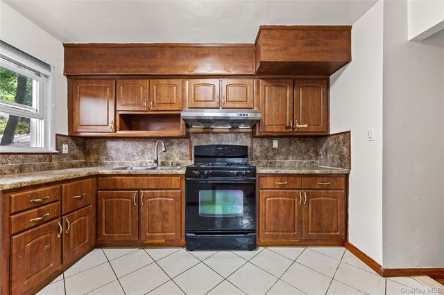 142-10 Oak Avenue, Flushing, NY 11355