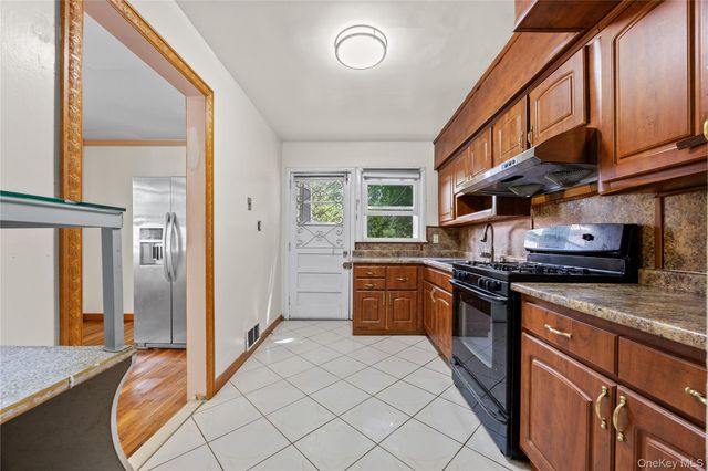 142-10 Oak Avenue, Flushing, NY 11355