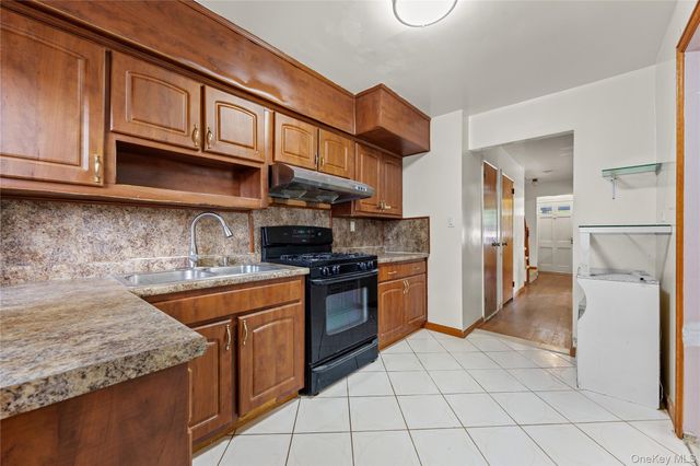 142-10 Oak Avenue, Flushing, NY 11355