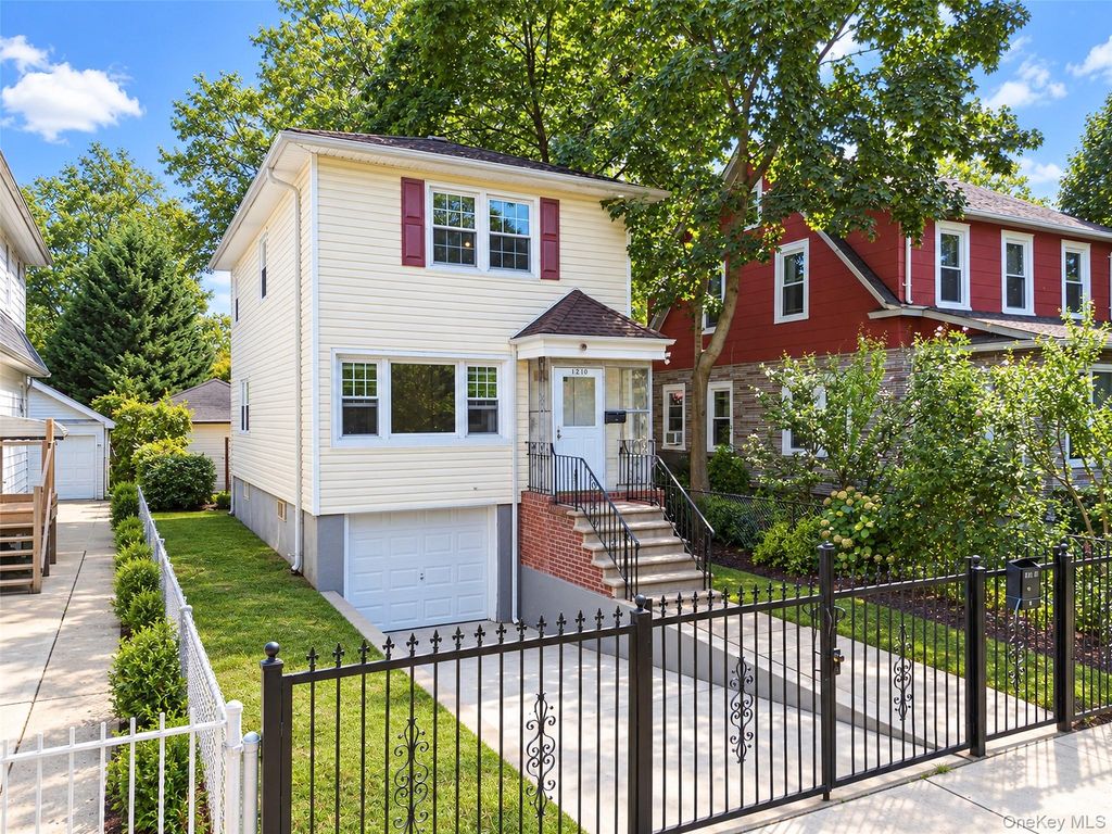 142-10 Oak Avenue, Flushing, NY 11355 — photo 2
